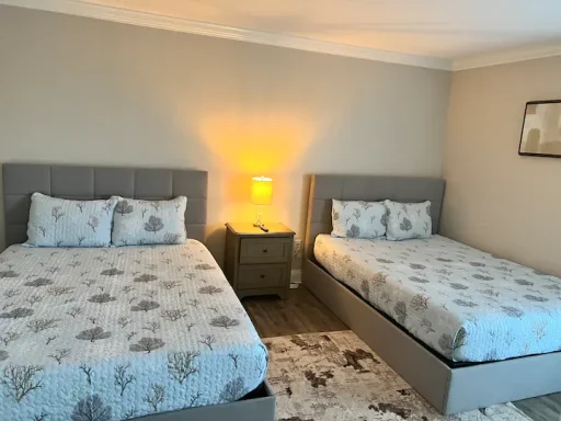 Guest Bedroom w/ 2 Queen Beds